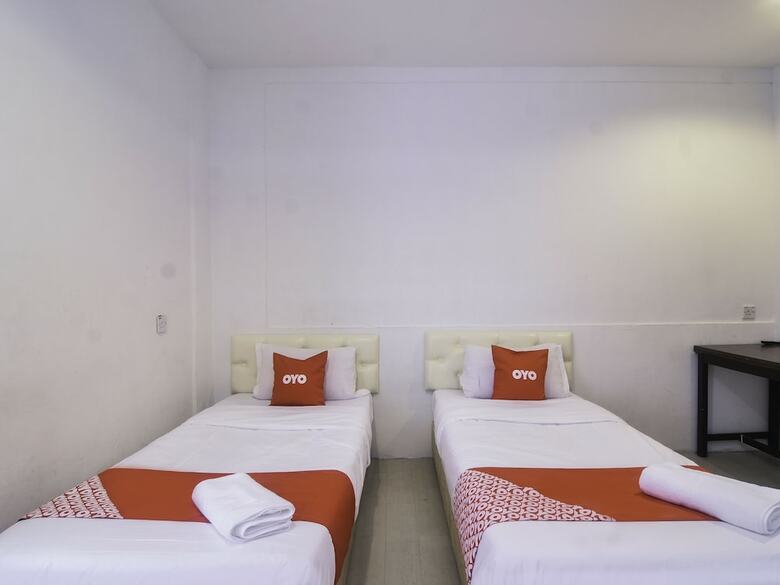 Hotel Oyo 44017 Lc Premium Stay