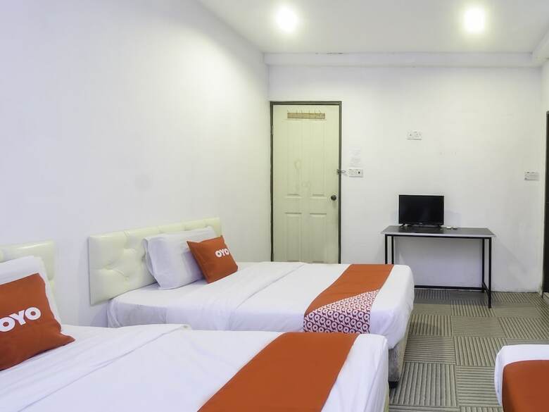 Hotel Oyo 44017 Lc Premium Stay
