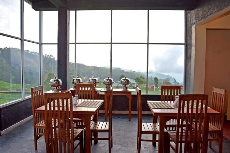 Oyo 261 Falcon Tea Garden Hotel