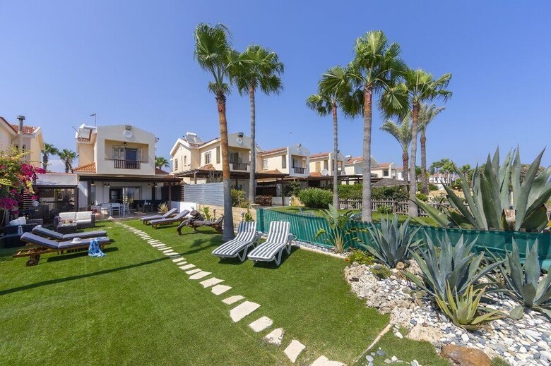 Meneou Beachfront Villa 3