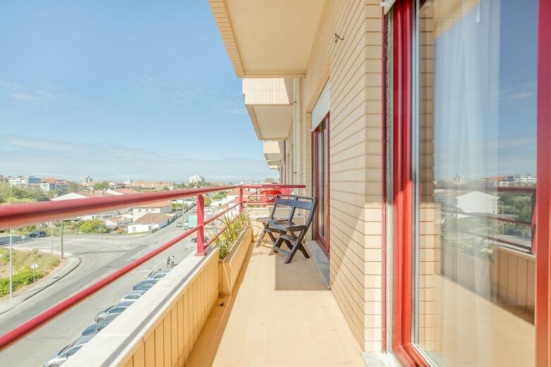 Espinho Family Stays Apartment