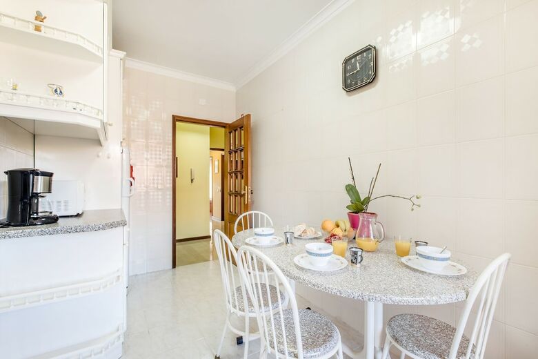 Espinho Family Stays Apartment
