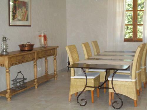 Holiday Home Mas Coucourelle Chateaurenard