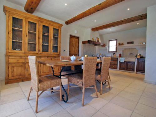 Holiday Home Mas Coucourelle Chateaurenard