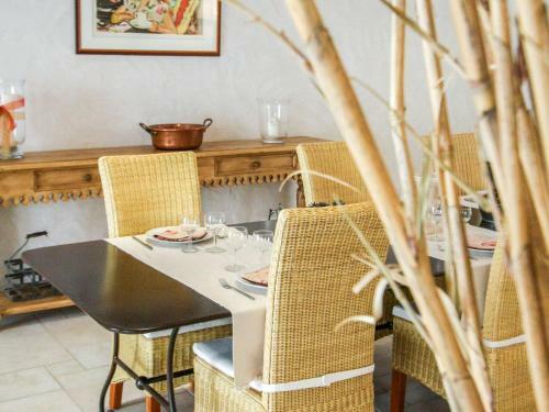 Holiday Home Mas Coucourelle Chateaurenard