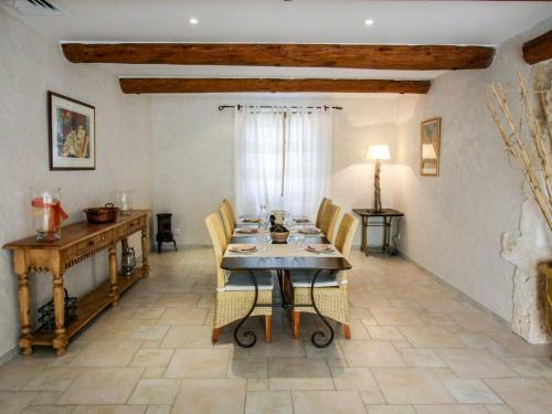 Holiday Home Mas Coucourelle Chateaurenard