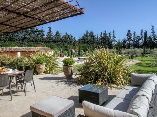 Holiday Home Mas Coucourelle Chateaurenard