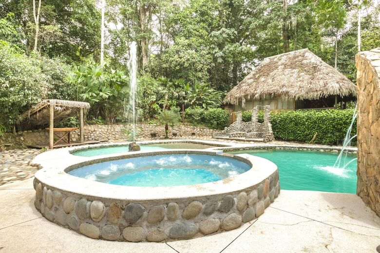 Hostal Selina Shared Amazon Tena