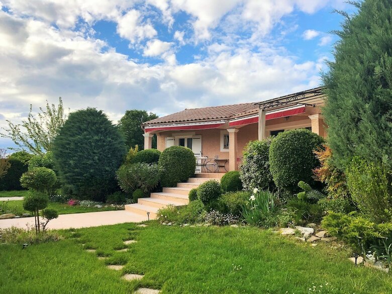 Villa Aux Cypr�s Du Sud