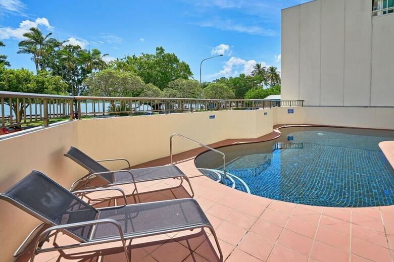 Cairns Ocean View Apartment In Aquarius