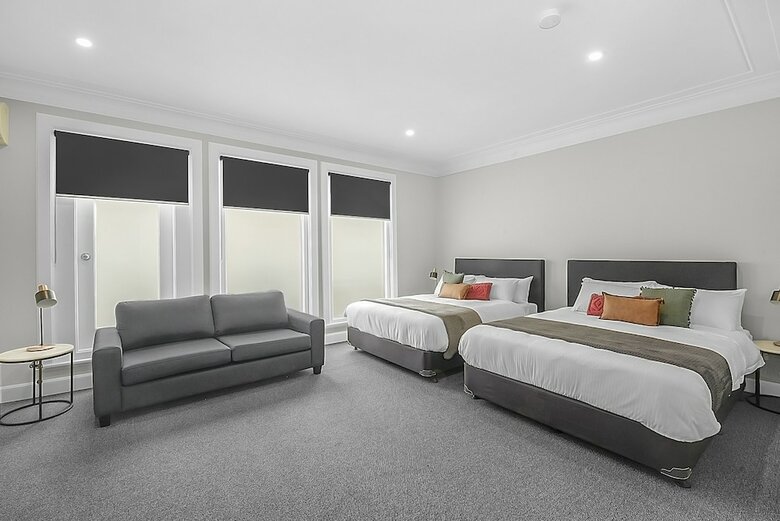 Horse And Jockey Hotel