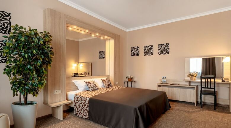 Hotel Cronwell Nika Center
