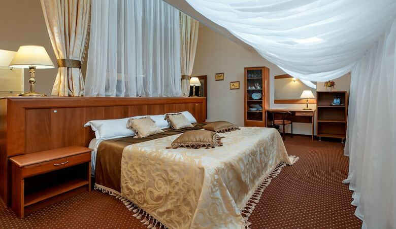 Hotel Cronwell Nika Center