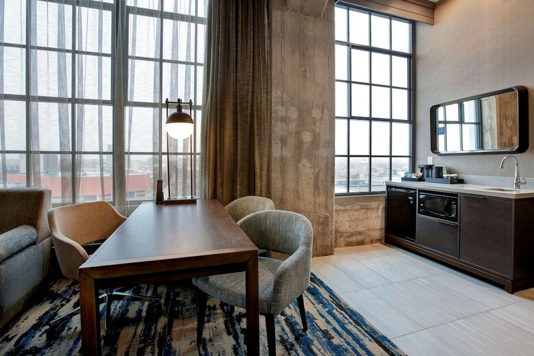 Hotel Embassy Suites By Hilton Rockford Riverfront