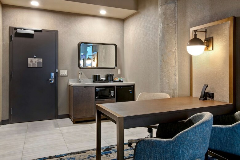 Hotel Embassy Suites By Hilton Rockford Riverfront