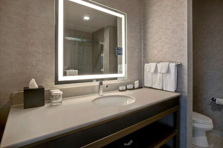 Hotel Embassy Suites By Hilton Rockford Riverfront