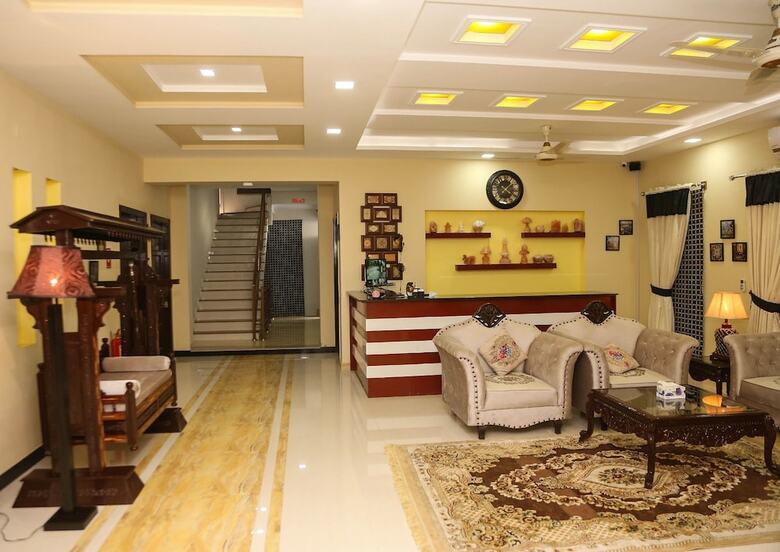Hotel Monarch Residency