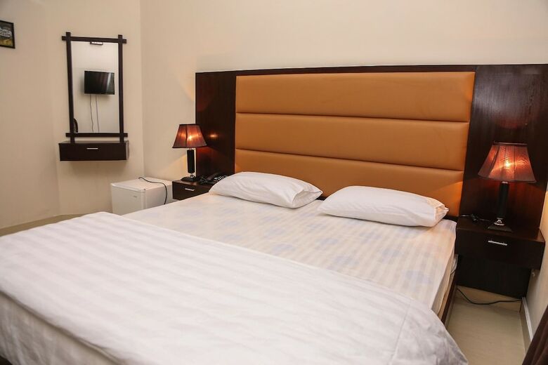 Hotel Monarch Residency