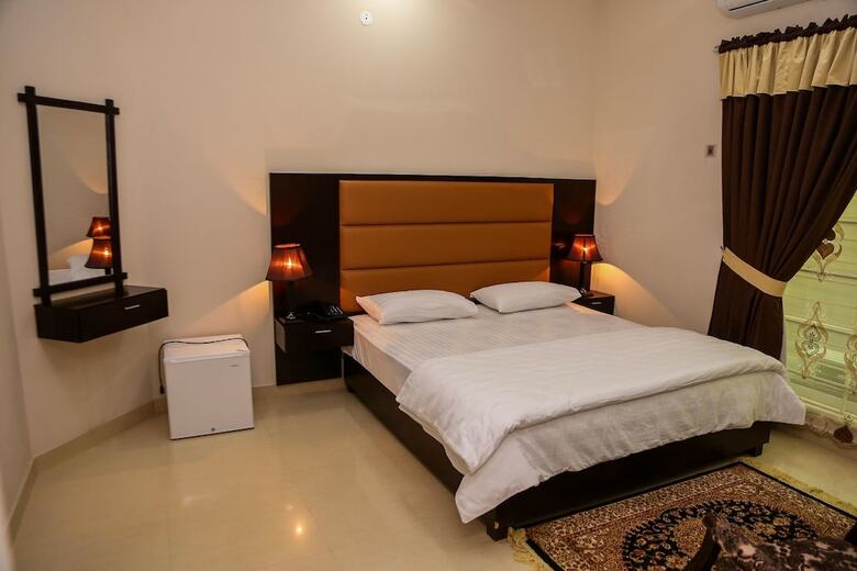 Hotel Monarch Residency