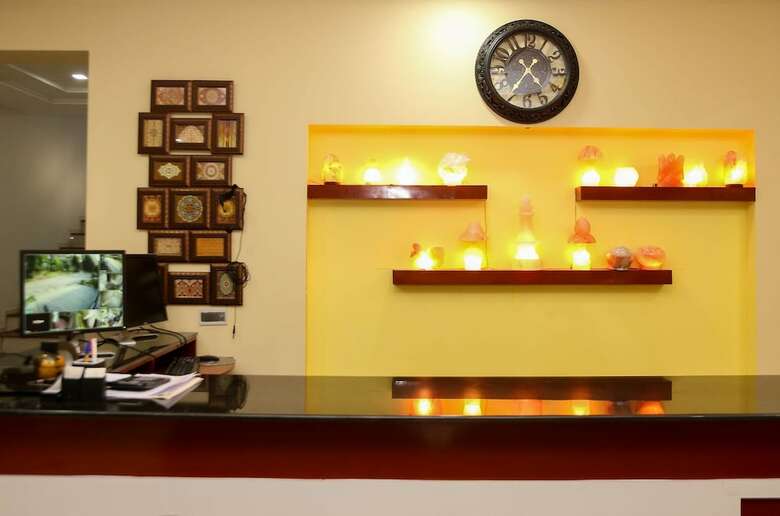Hotel Monarch Residency