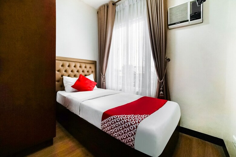 Hotel Oyo 256 Sakura Suites