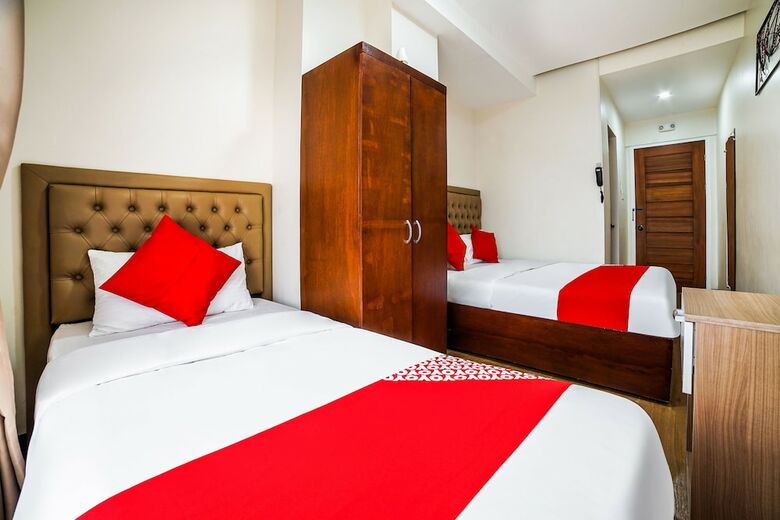 Hotel Oyo 256 Sakura Suites