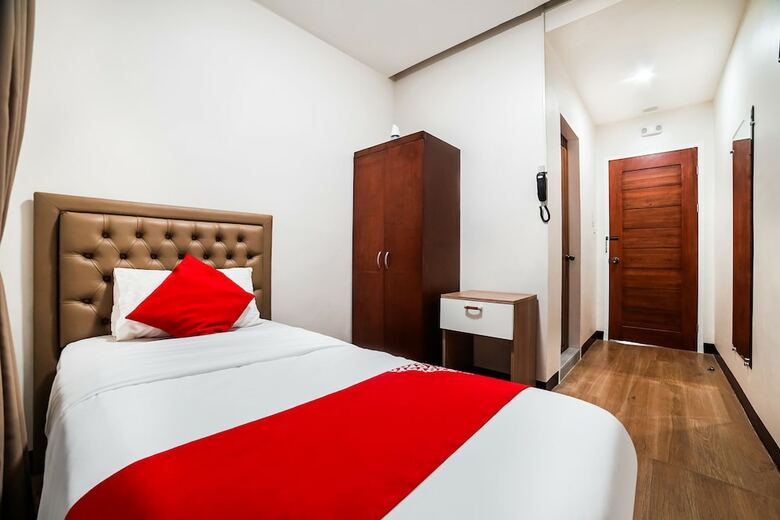 Hotel Oyo 256 Sakura Suites