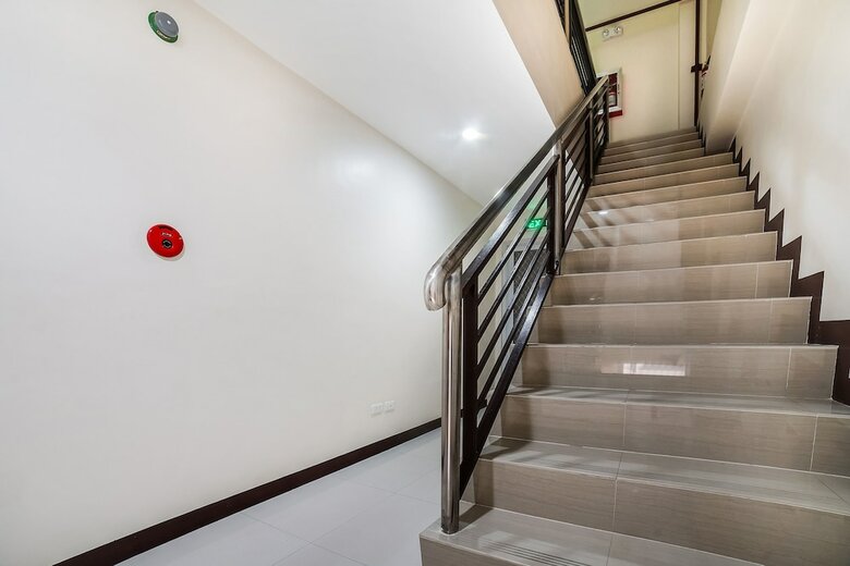 Hotel Oyo 256 Sakura Suites