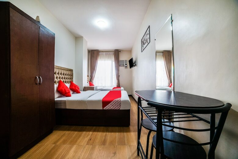 Hotel Oyo 256 Sakura Suites