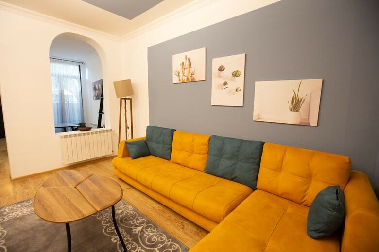 Veranda House On Samreklo 25