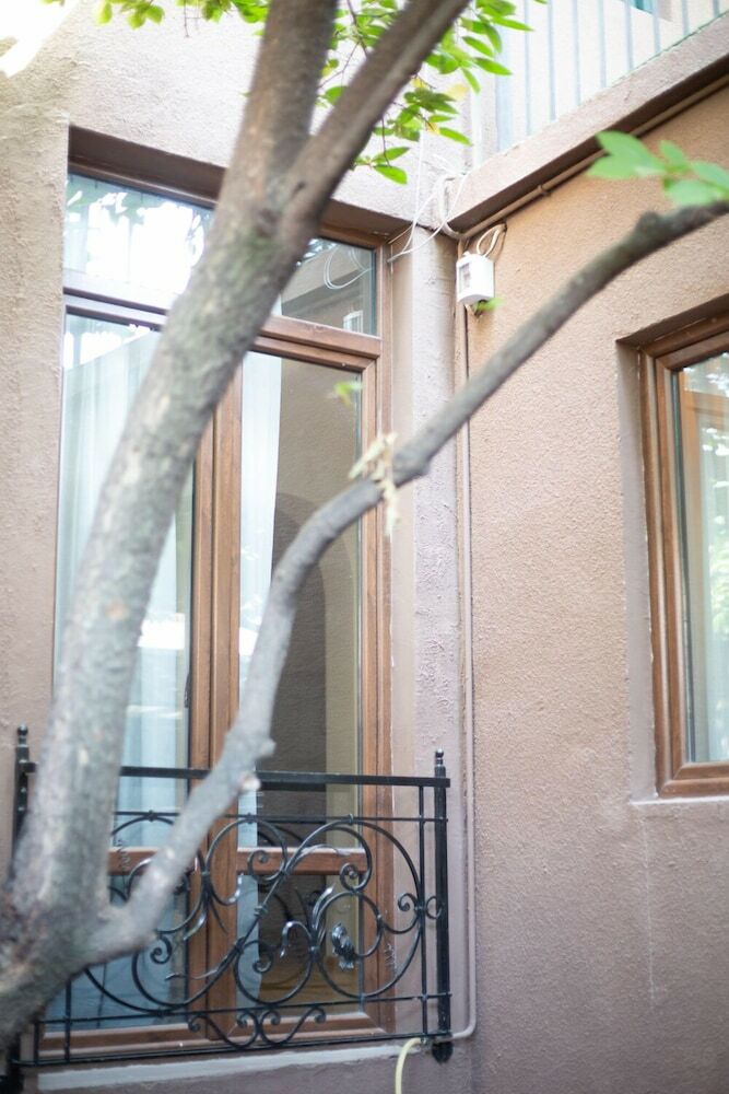Veranda House On Samreklo 25