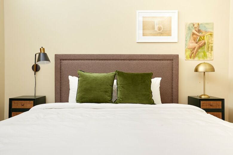 Sonder - Congress Apartments