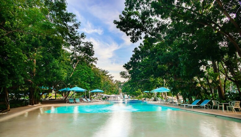 Hotel Tambuli Seaside Resort And Spa