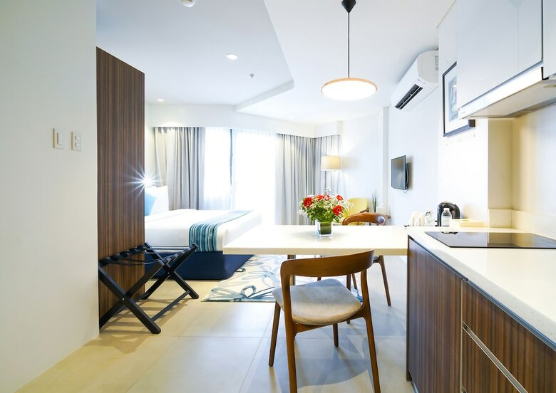Hotel Tambuli Seaside Resort And Spa
