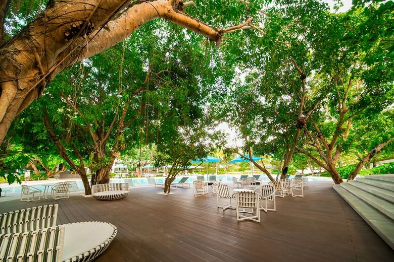 Hotel Tambuli Seaside Resort And Spa