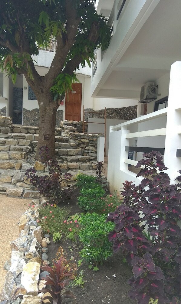 Hotel Jalyn's Resort & Restaurant