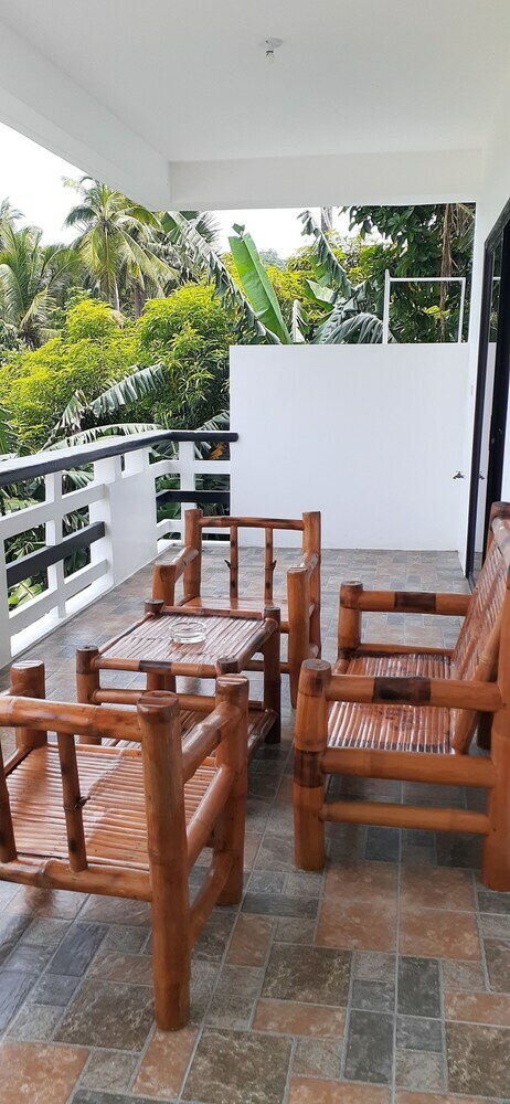 Hotel Jalyn's Resort & Restaurant
