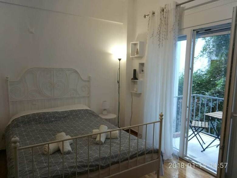 Modern Ideally Located Studio Apartment