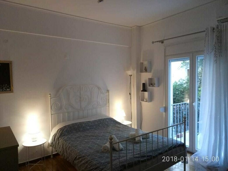 Modern Ideally Located Studio Apartment