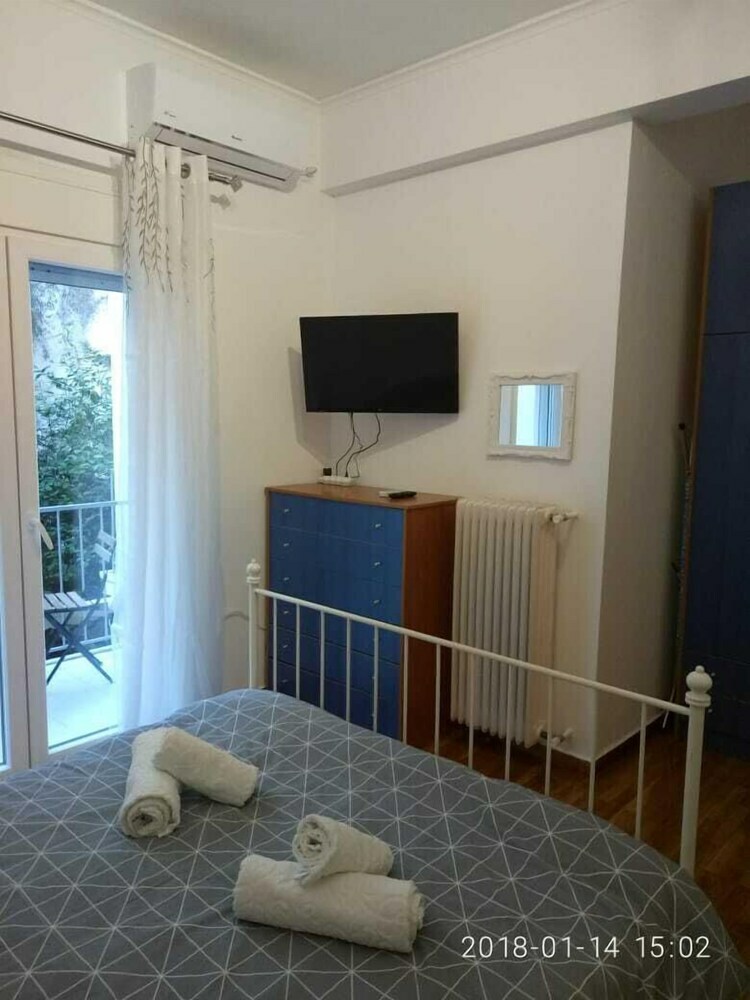 Modern Ideally Located Studio Apartment
