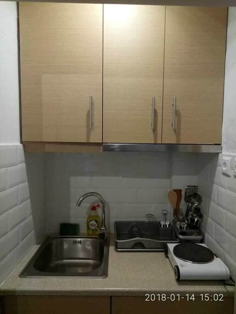 Modern Ideally Located Studio Apartment