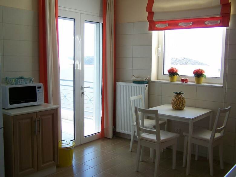 Apartamentos Villa Petra With Swimming Pool