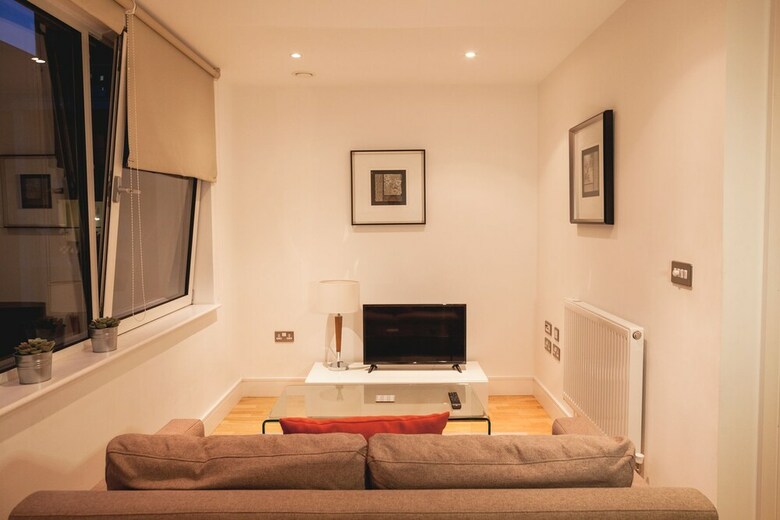 Crossharbour Apartment