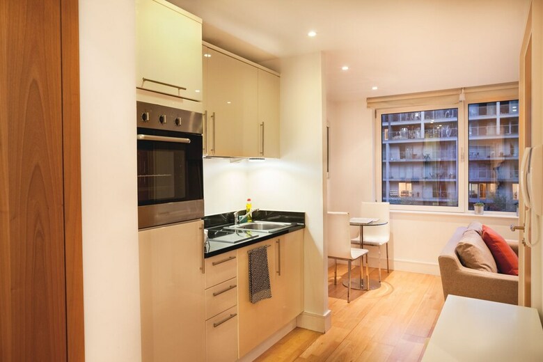 Crossharbour Apartment