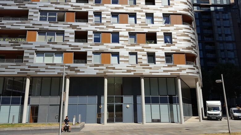 Crossharbour Apartment
