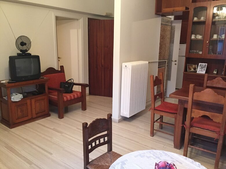 Spacious 3 Bedroom 5bed Apartment - Adults Only