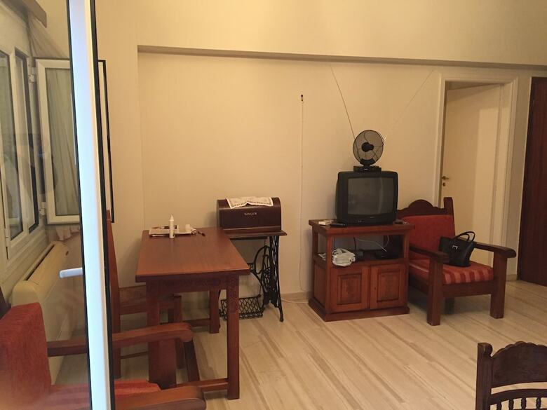 Spacious 3 Bedroom 5bed Apartment - Adults Only