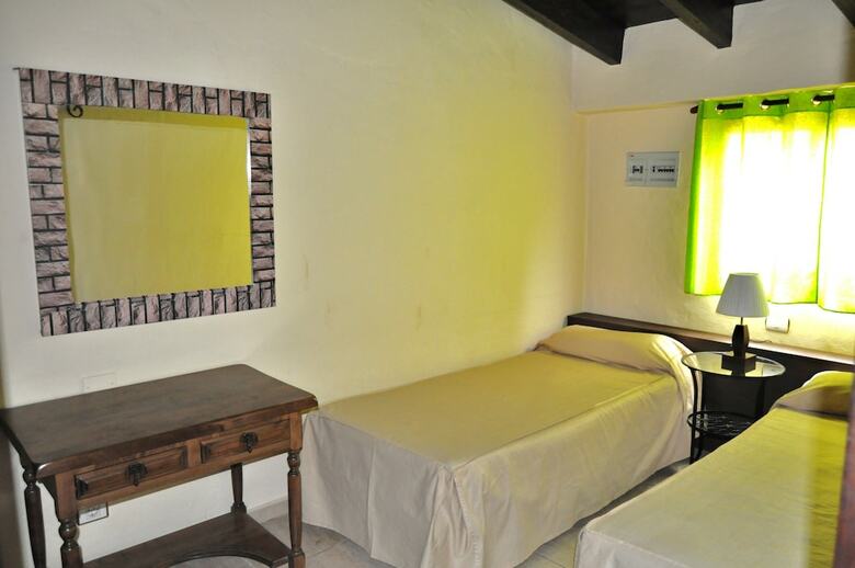 Aparthotel Finca Tom�s Y Puri