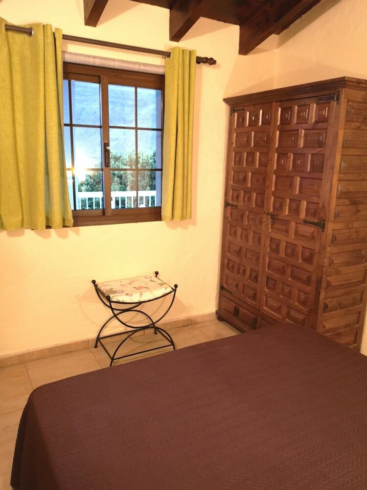 Aparthotel Finca Tom�s Y Puri