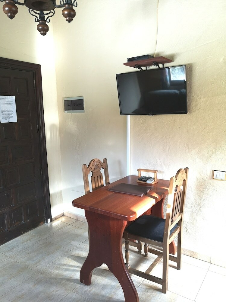 Aparthotel Finca Tom�s Y Puri